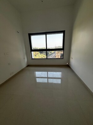 Room in 1 BHK Apartment at Kalpataru Immensa, Kolshet Road – for Rent