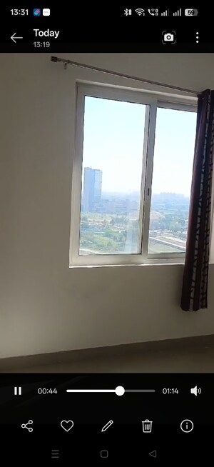 Room in 4 BHK Builder Floor at Dlf Phase ii – for Rent