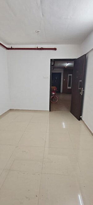 Room in 1 BHK Apartment at Mahavir Kalpavruksha, Ghodbunder Road – for Rent