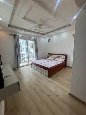 Room in 3 BHK Apartment at Shalimar Oneworld Vista, Gomti Nagar – for Rent