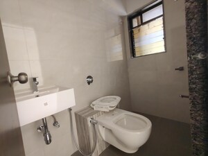 Bathroom in 1.5 BHK Apartment at Atul Horizon, Bhandup West – for Rent