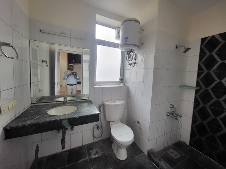 Bathroom, bestech-park-view-spa-next 3.5 Bedroom 1950 Sq.Ft. Apartment In Sector 67 Gurgaon 10563455