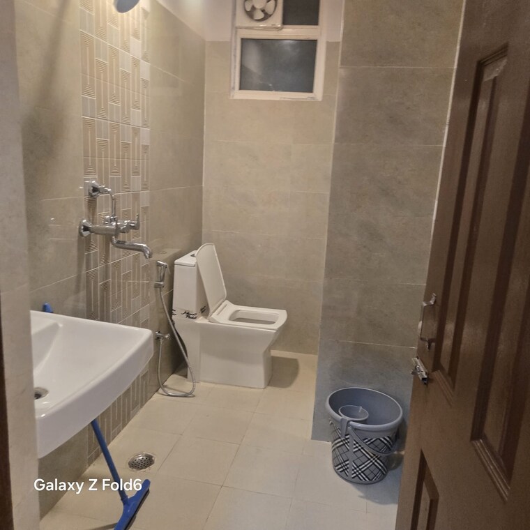 Bathroom, bcc-blue-mountain 3 Bedroom 1570 Sq.Ft. Apartment In Vrindavan Yojna Lucknow 10563493