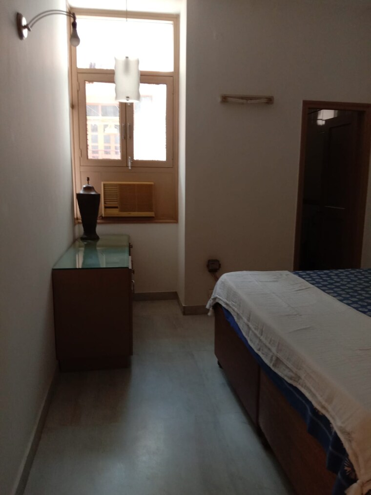 Room, west sant nagar 6+ Bedroom 4500 Sq.Ft. Independent House In West Sant Nagar Delhi 10563475
