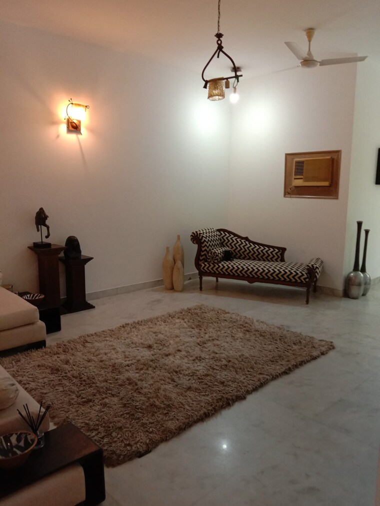 Living Room, west sant nagar 6+ Bedroom 4500 Sq.Ft. Independent House In West Sant Nagar Delhi 10563475