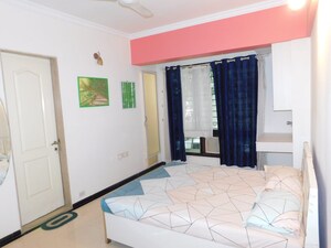 Room in 2 BHK Apartment at Gardenia Apartment Khar West, Khar West – for Rent