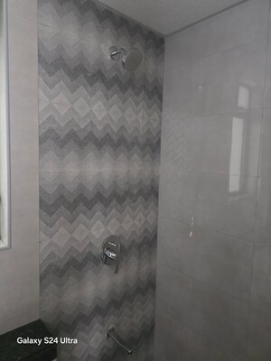 Bathroom in 1.5 BHK Apartment at Kalpataru Elitus, Mulund West – for Rent
