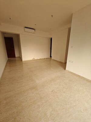 Room in 2 BHK Apartment at Shapoorji Pallonji Vicinia, Powai – for Rent