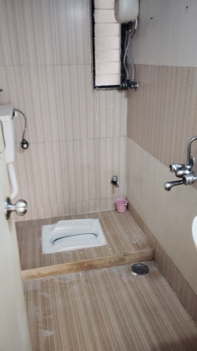 Bathroom, shraddha-chs-goregaon 2 Bedroom 650 Sq.Ft. Apartment In Goregaon West Mumbai 10563523