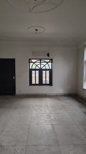 Bathroom in 6+ BHK Villa at Sector 55 – for Sale