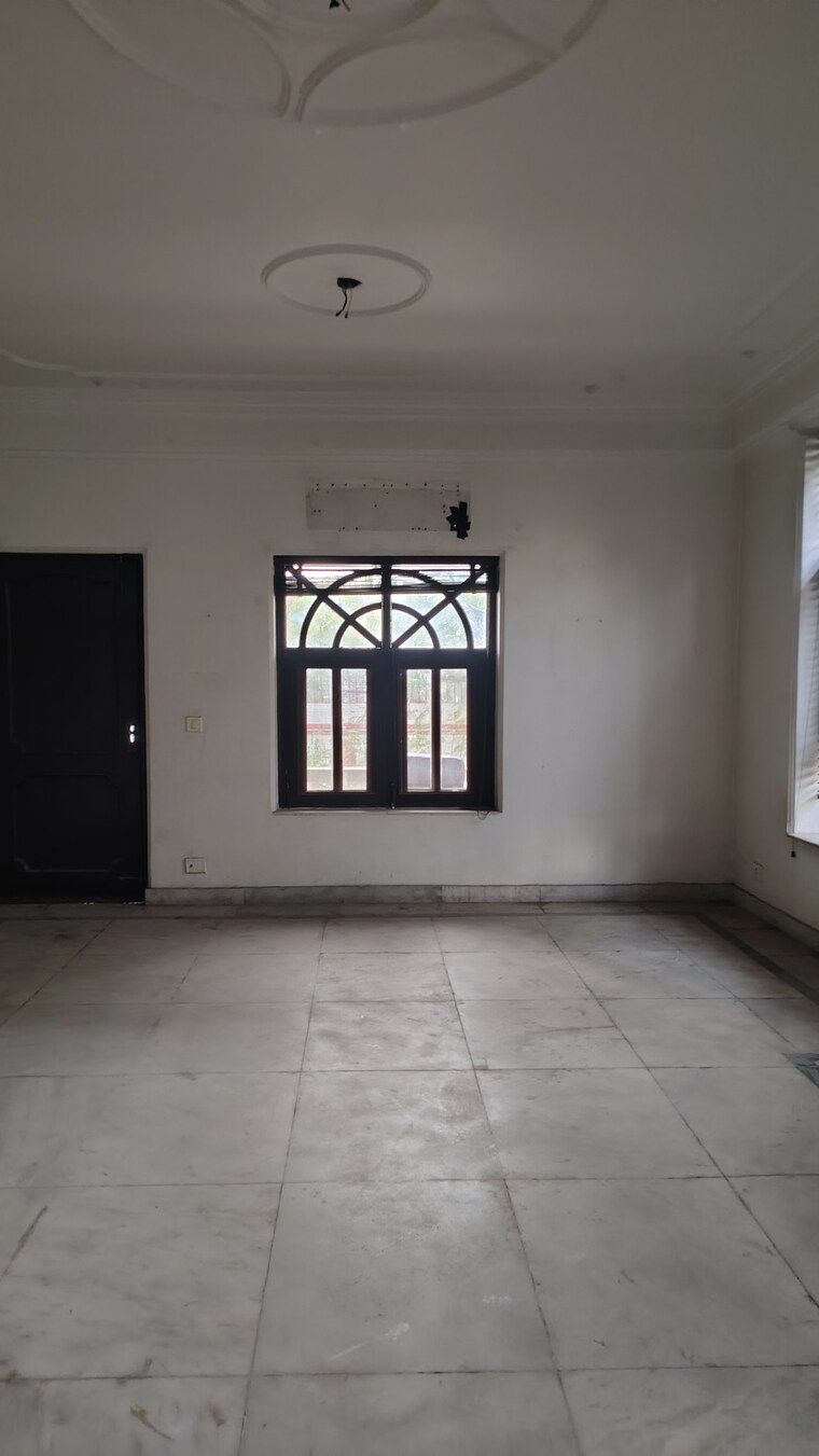 Bathroom, sector 55 6+ Bedroom 259 Sq.Ft. Villa In Sector 55 Noida 10563521