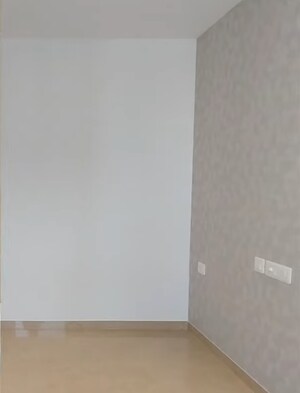 Room in 1 BHK Apartment at Hiranandani Highland, Powai – for Rent