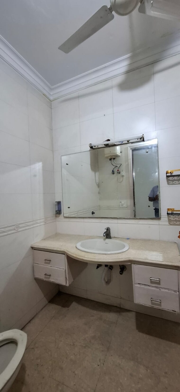 Bathroom, pamposh enclave 3 Bedroom 1800 Sq.Ft. Builder Floor In Pamposh Enclave Delhi 10563550
