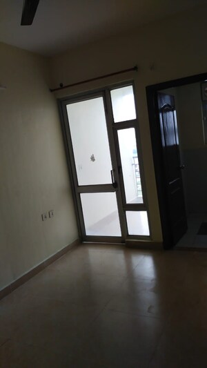 Room in 4 BHK Apartment at Shalimar One World Belvedere Court 3, Gomti Nagar – for Rent
