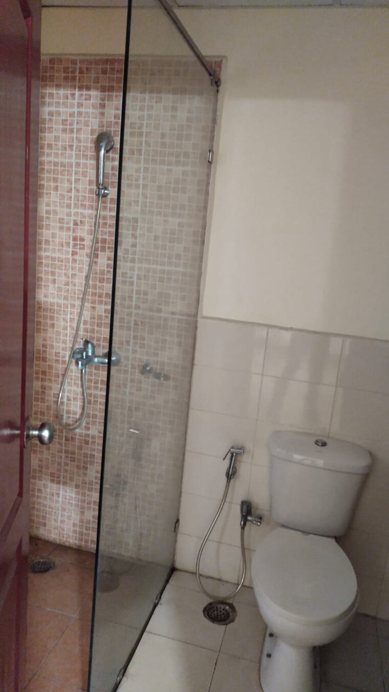 Bathroom, shalimar-one-world-belvedere-court-3 4 Bedroom 3220 Sq.Ft. Apartment In Gomti Nagar Lucknow 10563579