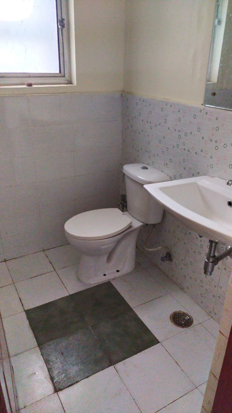 Bathroom, shalimar-one-world-belvedere-court-3 4 Bedroom 3220 Sq.Ft. Apartment In Gomti Nagar Lucknow 10563579