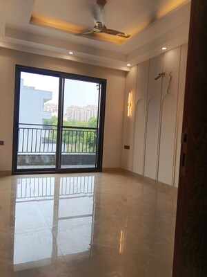 Room in 4 BHK Builder Floor at Emaar MGF Emerald Hills, Sector 65 – for Sale