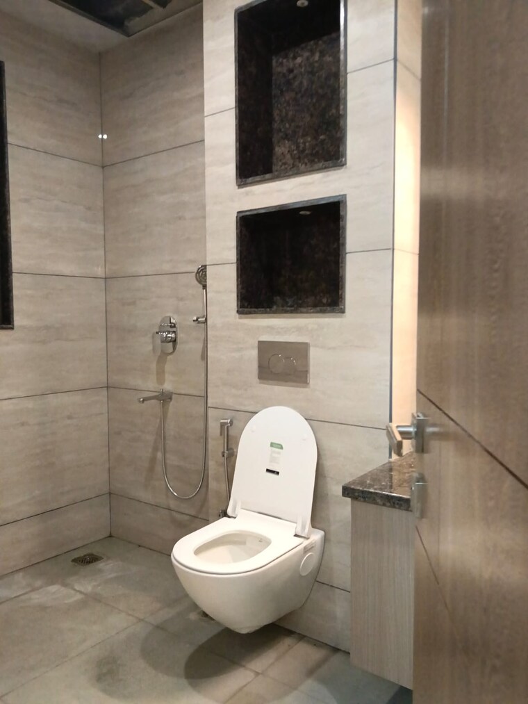 Bathroom, emaar-mgf-emerald-hills 4 Bedroom 263 Sq.Yd. Builder Floor In Sector 65 Gurgaon 10563576