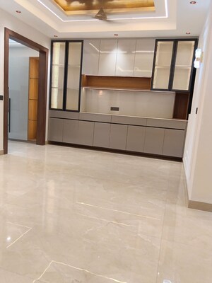 Room in 4 BHK Builder Floor at Emaar MGF Emerald Hills, Sector 65 – for Sale