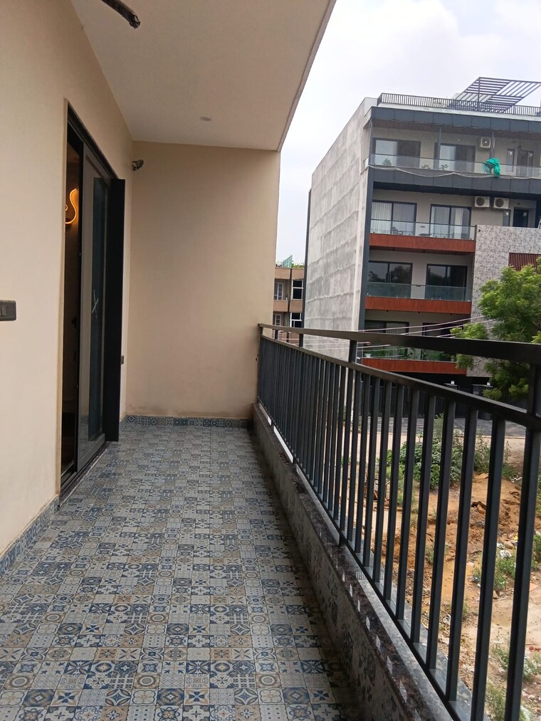 Balcony, emaar-mgf-emerald-hills 4 Bedroom 263 Sq.Yd. Builder Floor In Sector 65 Gurgaon 10563576