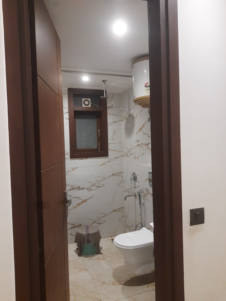 Bathroom, chattarpur 3 Bedroom 1100 Sq.Ft. Builder Floor In Chattarpur Delhi 10563585