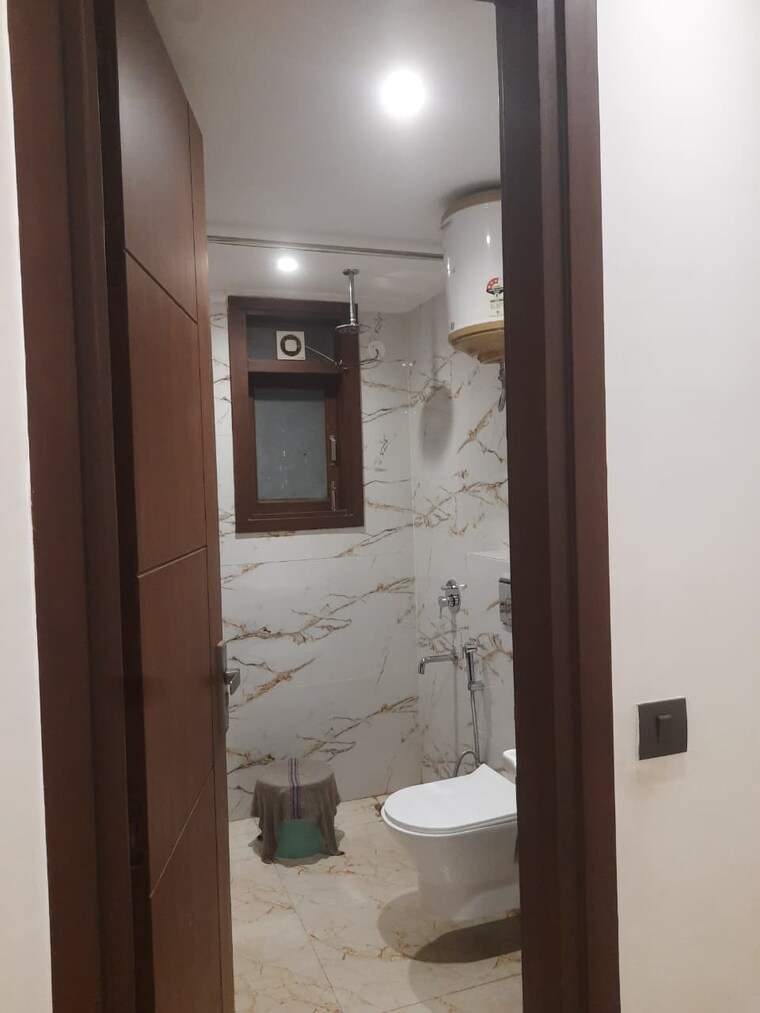 Bathroom, chattarpur 3 Bedroom 1100 Sq.Ft. Builder Floor In Chattarpur Delhi 10563585