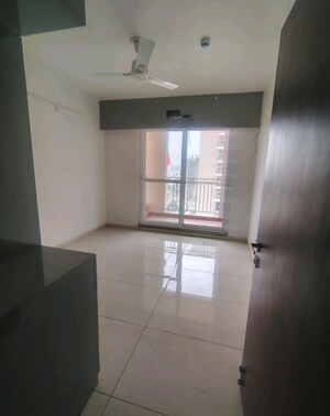 Room in 4 BHK Apartment at Gomti Nagar – for Rent