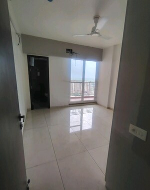 Room in 4 BHK Apartment at Gomti Nagar – for Rent