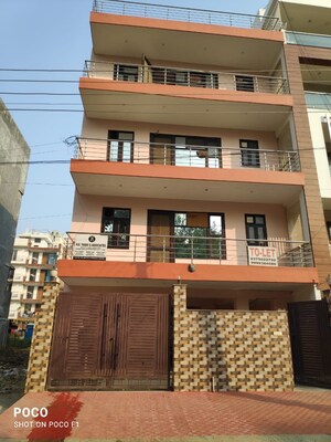 3 BHK Builder Floor For Rent in Sector 42