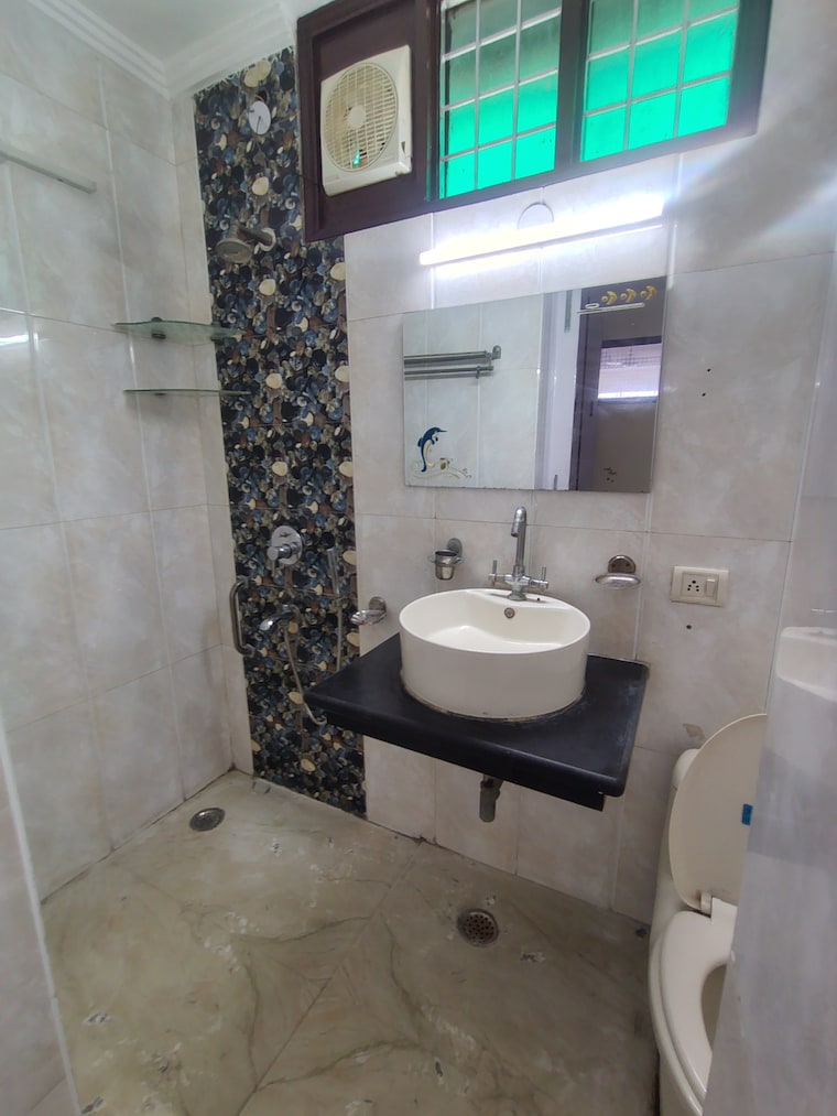 Bathroom, malviya nagar 2 Bedroom 1250 Sq.Ft. Builder Floor In Malviya Nagar Delhi 10563595