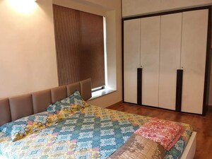 Bedroom in 3 BHK Apartment at Laxmi Vihar Khar, Khar West – for Rent