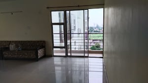 Room in 4 BHK Apartment at Shalimar One World Belvedere Court 3, Gomti Nagar – for Rent