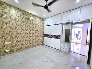 Room in 3 BHK Apartment at Pir Machalla – for Sale