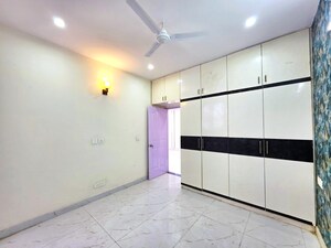 Room in 3 BHK Apartment at Pir Machalla – for Sale