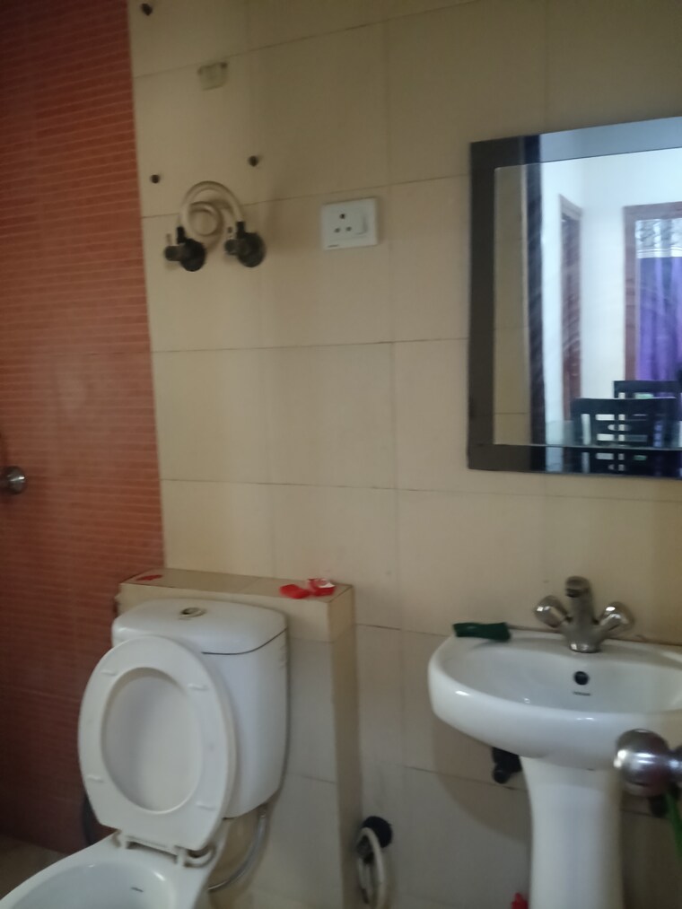 Bathroom, mahagun-my-woods 2 Bedroom 935 Sq.Ft. Apartment In Sector 16c Greater Noida Greater Noida 10563672