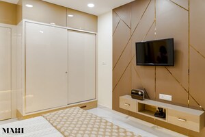 Room in 2 BHK Apartment at Piramal Aranya, Byculla – for Rent