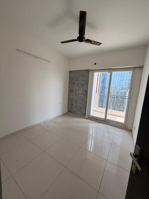 Room in 3 BHK Apartment at Nirala Estate II, Tech Zone 4 Greater Noida – for Rent
