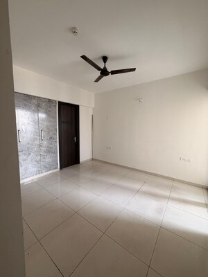Room in 3 BHK Apartment at Nirala Estate II, Tech Zone 4 Greater Noida – for Rent