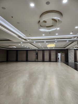 Room in 3 BHK Apartment at Nirala Estate II, Tech Zone 4 Greater Noida – for Rent