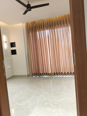 Room in 3 BHK Builder Floor at Ireo City Plots, Sector 60 – for Sale