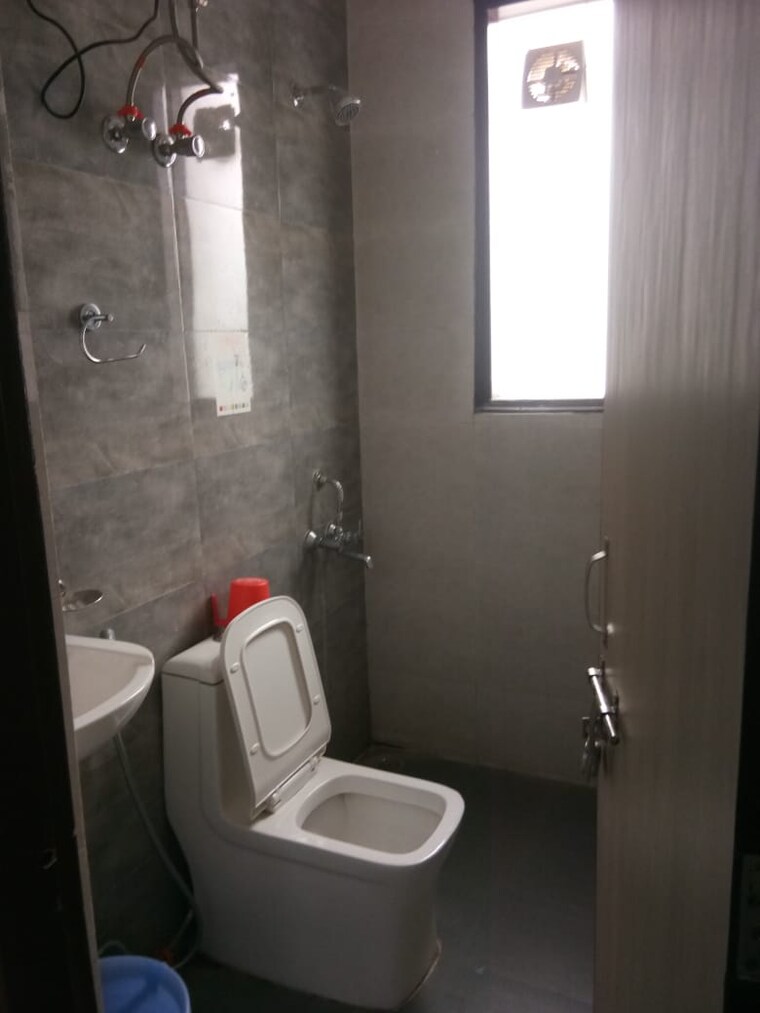Bathroom, vipul-square Studio 480 Sq.Ft. Builder Floor In Sushant Lok I Gurgaon 10563761