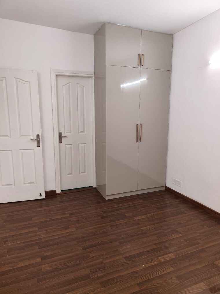 Room, bptp-park-81 3.5 Bedroom 2700 Sq.Ft. Apartment In Sector 81 Faridabad 10563770