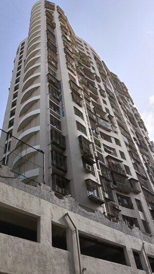 1 BHK Apartment For Rent in Dheeraj Solitaire, Malad West