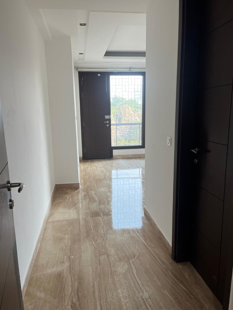 Room, maharani bagh 4 Bedroom 800 Sq.Yd. Builder Floor In Maharani Bagh Delhi 10563782
