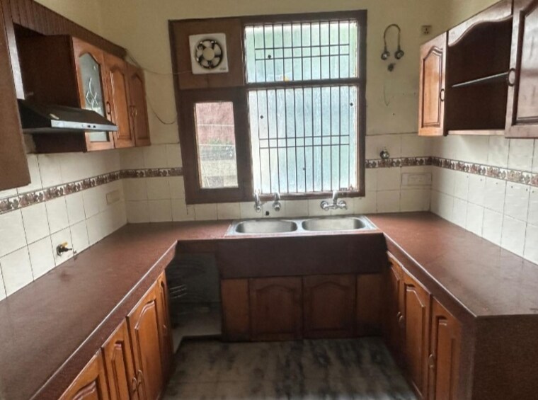Kitchen, sector 36 2 Bedroom 500 Sq.Yd. Builder Floor In Sector 36 Chandigarh 10563784