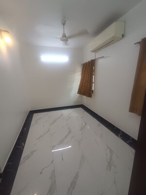 Room in 3 BHK Builder Floor at Naraina – for Rent