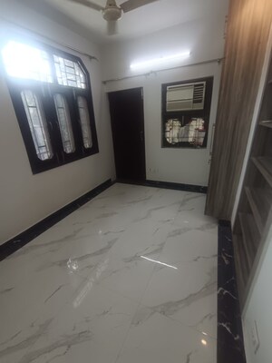 Room in 3 BHK Builder Floor at Naraina – for Rent