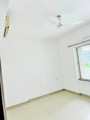 Room in 2 BHK Apartment at Gera Park View, Kharadi – for Rent