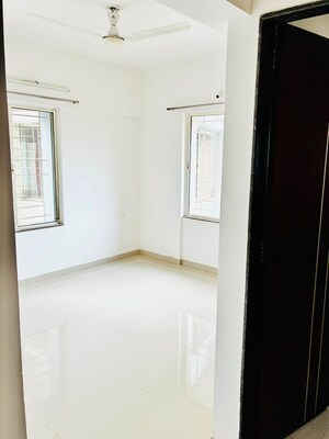 Room in 2 BHK Apartment at Gera Park View, Kharadi – for Rent