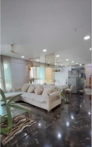 Living Room in 3 BHK Apartment at Chembur – for Rent